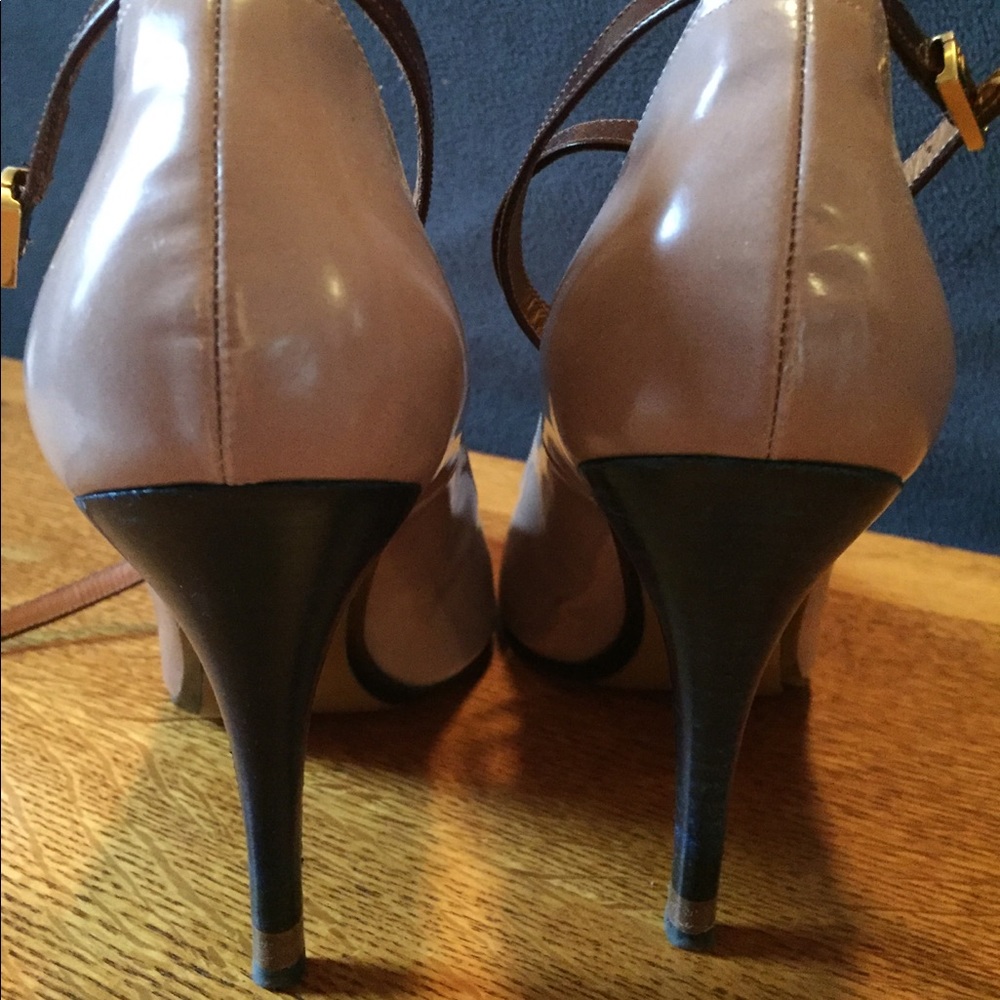 Beautiful Fendi ankle strap cap toe pumps. - Picture 5 of 8